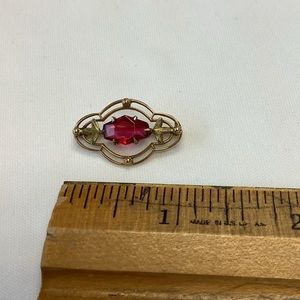 Yellow gold brooch